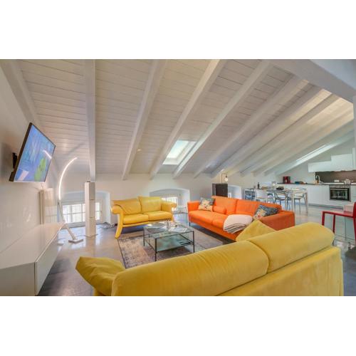 Loft & Jacuzzi - Happy Rentals