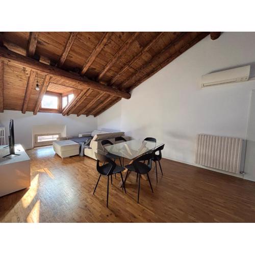 Loft mansardato sullo skyline di Bergamo