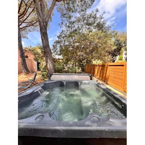 Logement Mésange600m à pied de SantaGiulia Jacuzzi