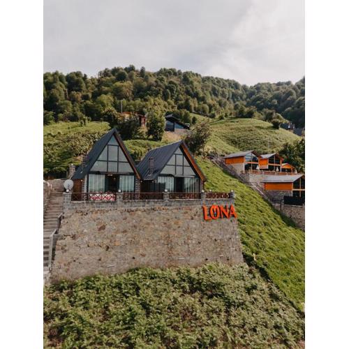 Lona Bungalov