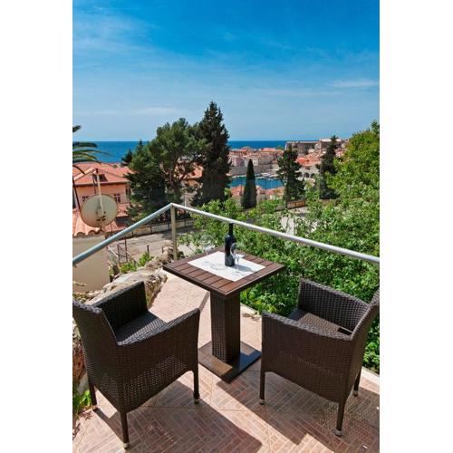 Lora studio sea & OldTown view with parking