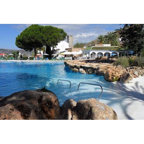 Los Crisantemos Family house with garden and pool