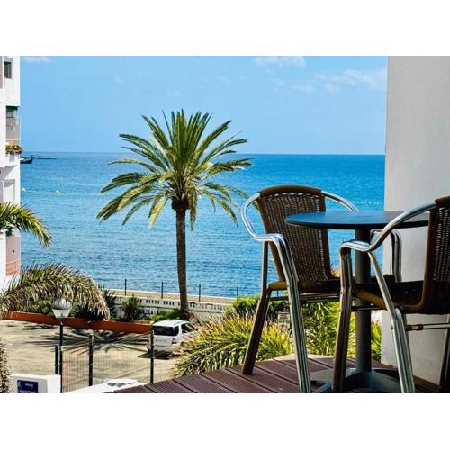 Los Cristianos Must-See Beachfront Apartment, Stunning Views in Tenerife