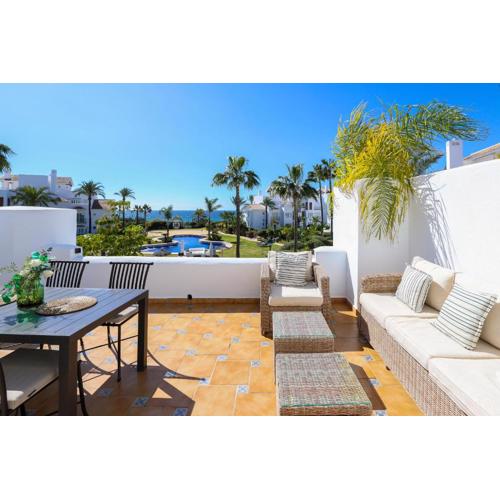 Los Monteros Palm Beach - sea & pool view