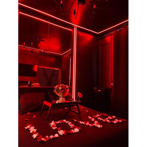 Love Room, L\