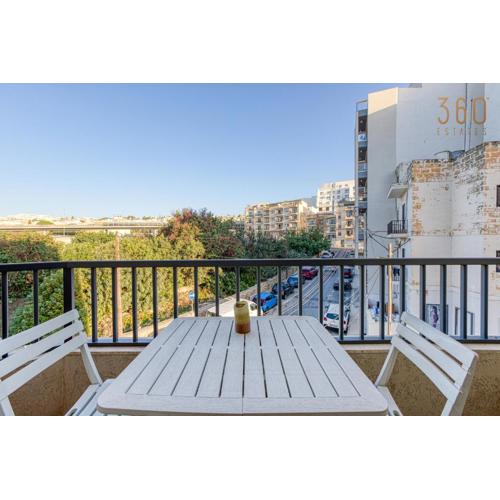 Lovely 1BR Apt with private balcony in Gzira by 360 Estates