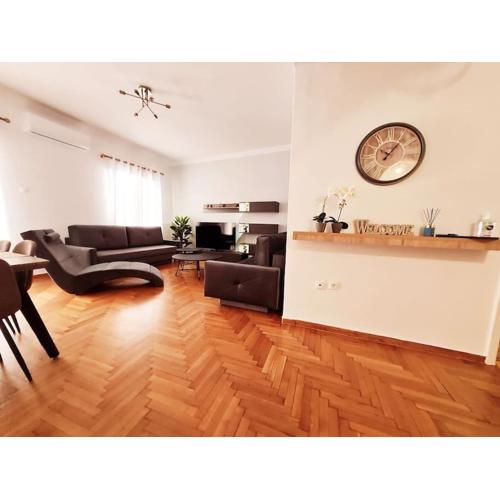 Lovely 2-Bedroom 4th Floor House Large Patio
