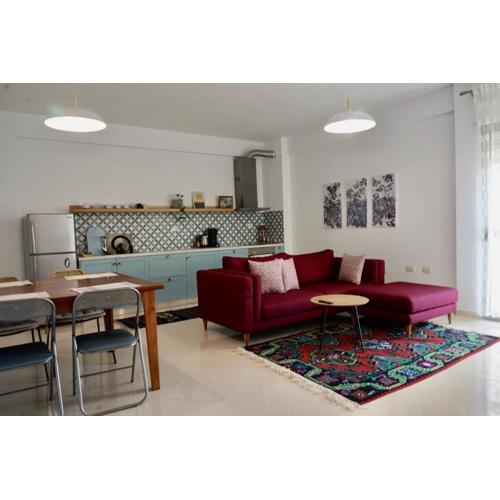 Lovely 2 bedroom condo with free parking