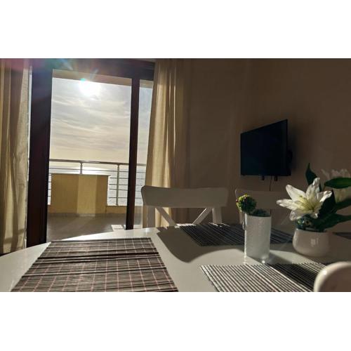 Lovely 2-Bedroom With Seaview, Best Location Big Sea Balcony