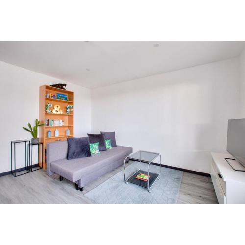 Lovely 2 BR Flat with balcony near the city centre