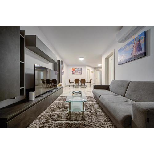 Lovely 2BR home with Backyard & Sofabed in Gzira by 360 Estates