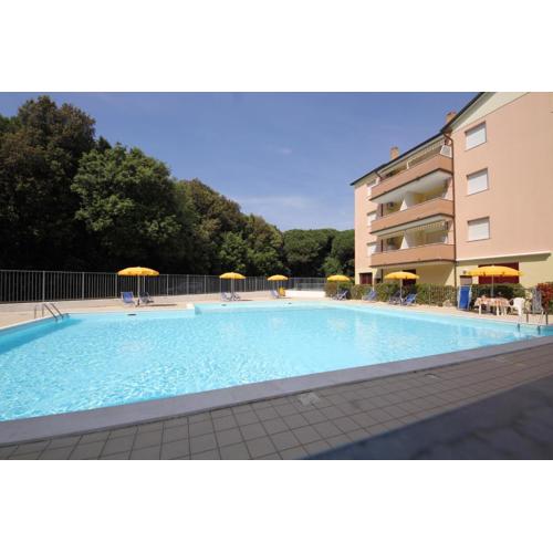 Lovely 3 room flat in Rosolina with shared pool
