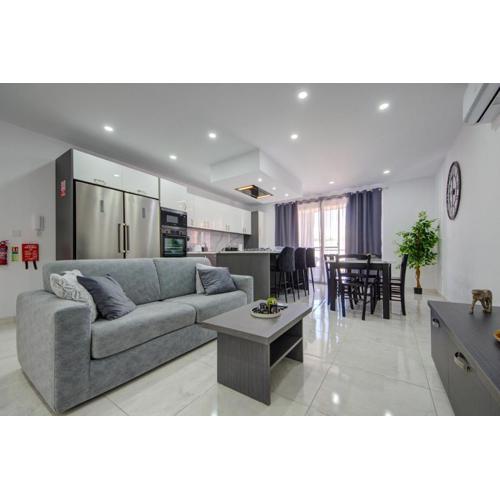 Lovely 3BR home with Private Terrace in Swieqi by 360 Estates