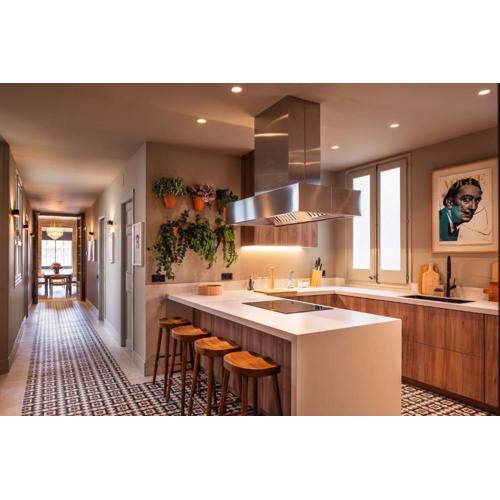 Lovely 6 BR Flat in L\