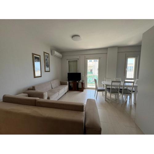 Lovely and spacious 2-bed room home in great location