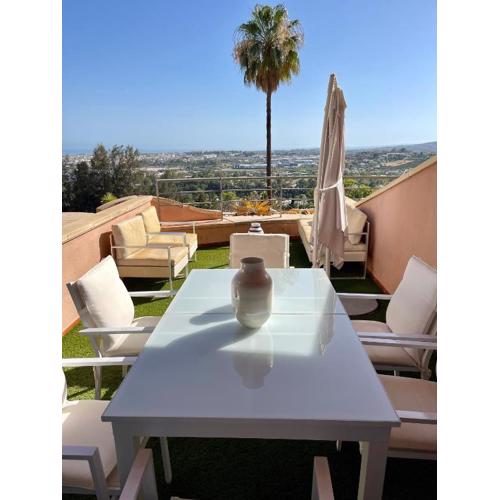 Lovely apartament in Nueva Andalucia, with spectacular sea & Giblartar view