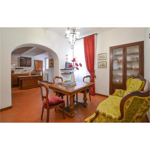 Lovely Apartment In Arezzo With Kitchen
