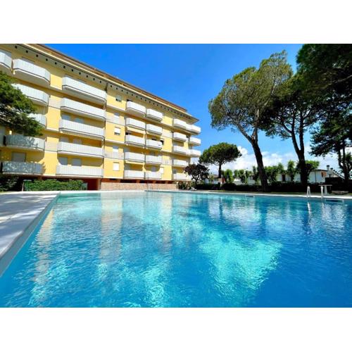 Lovely apartment in Caorle with terrace