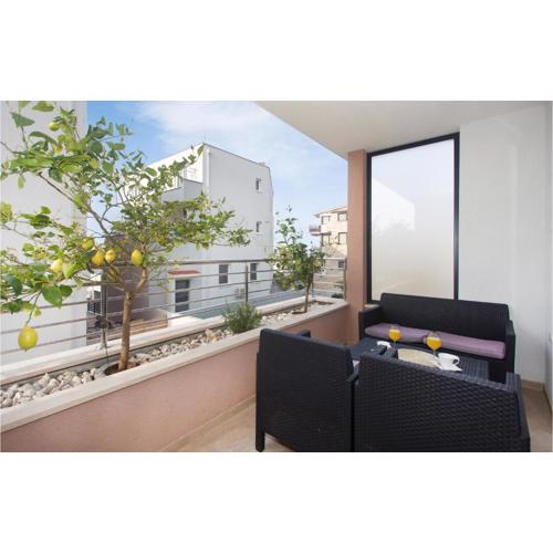 Lovely Apartment In Makarska With Wifi