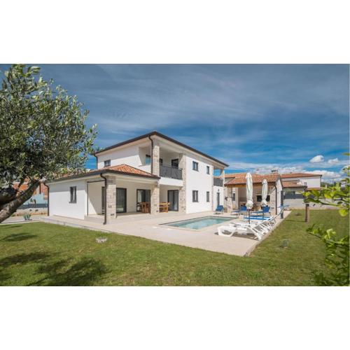 Lovely Apartment In Porec With Wifi