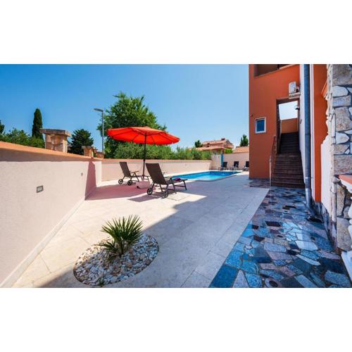Lovely Apartment In Pula With Kitchen