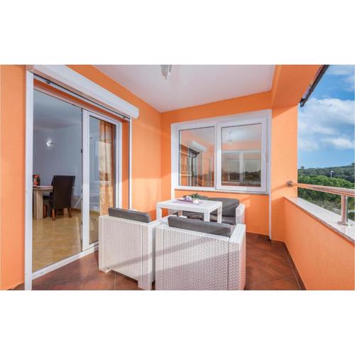 Lovely Apartment In Pula With Kitchen