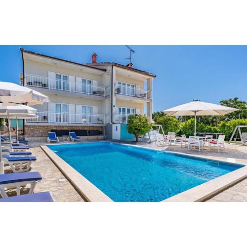 Lovely Apartment In Pula With Wifi