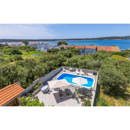 Lovely Apartment In Rab With Wifi