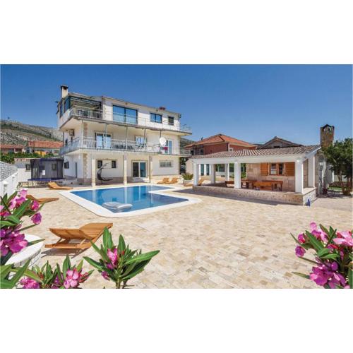 Lovely Apartment In Seget Donji