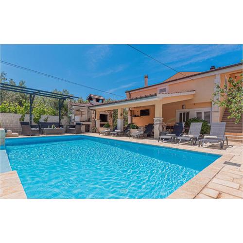 Lovely Apartment In Sibenik With Sauna