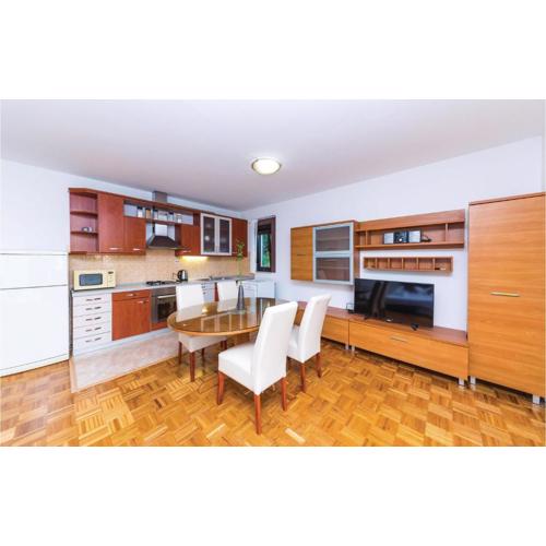 Lovely Apartment In Trogir