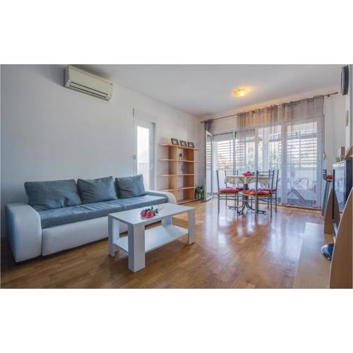Lovely Apartment In Umag With Kitchen