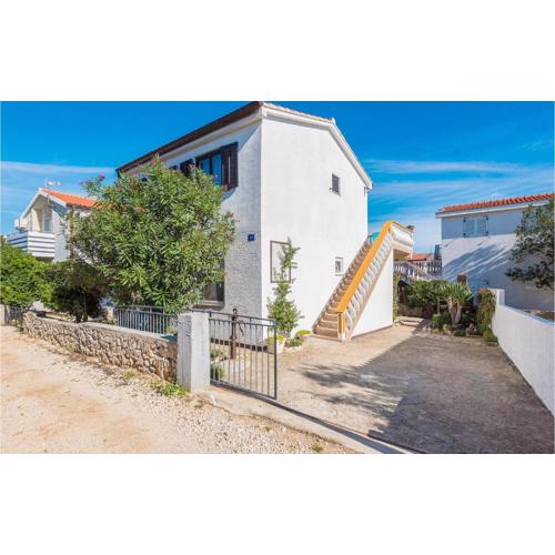 Lovely Apartment In Vir With Wifi
