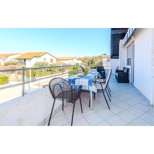 Lovely Apartment In Vir With Wifi