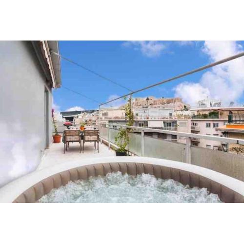 Lovely APT w/heated Jacuzzi &full Acropolis view
