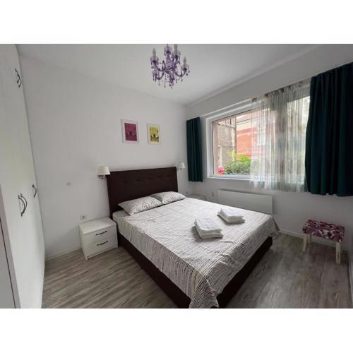 Lovely central 1-bedroom rental with patio