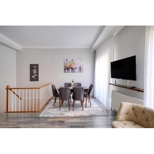 Lovely Central Cozy 3bd25bath Duplex Patio! #273