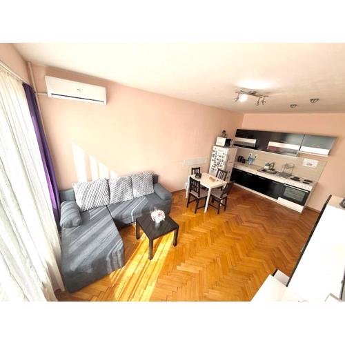 Lovely City Center 1BD, 1BT Apartment