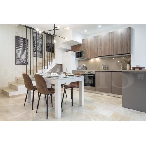 Lovely duplex with private parking near city center by REMS