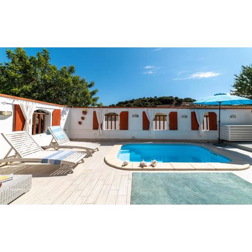 Lovely garden apartment to private heated pool