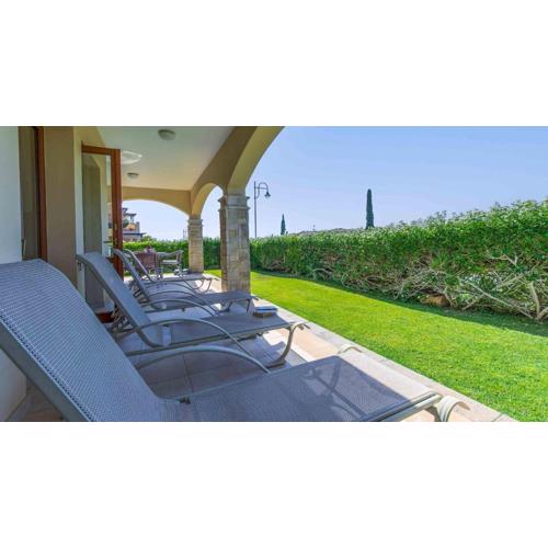 Lovely Ground Floor Apartment Pomos with Private Garden and Communal Pool - Aphrodite Hills Resort