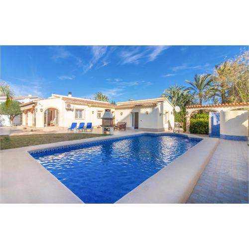 Lovely Home In Dénia With Kitchen