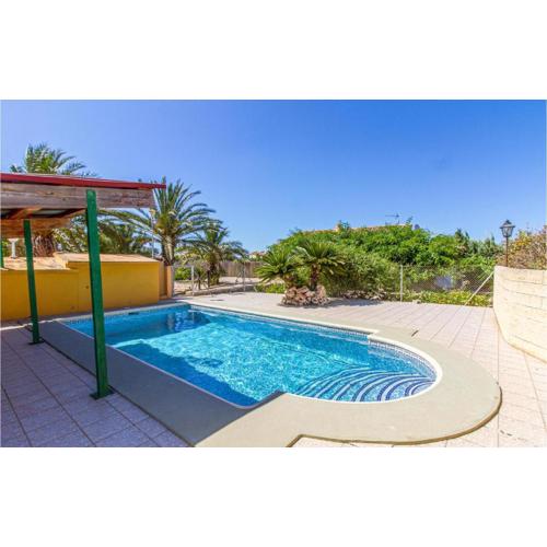 Lovely Home In Denia With Wifi