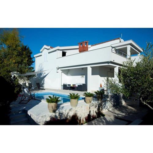 Lovely Home In Okrug Gornji
