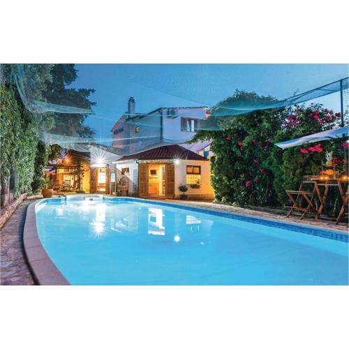 Lovely Home In Rogoznica With Jacuzzi