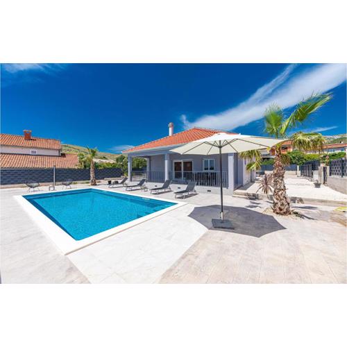 Lovely Home In Trogir With Kitchen