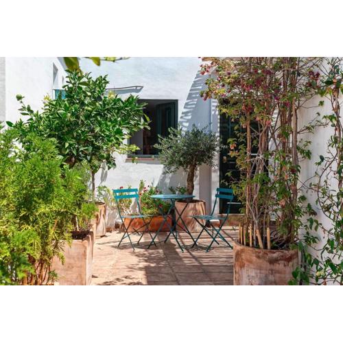 Lovely house in peaceful courtyard