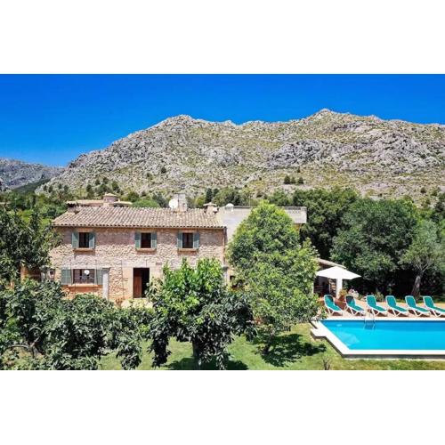 Lovely mallorquin farmhouse in Pollensa by Renthousing