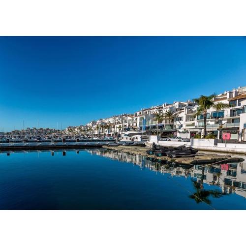 Lovely one bedroom by the beach in Puerto Banus