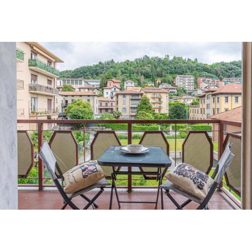Lovely & Quiet Apartment - with Balcony & Parking